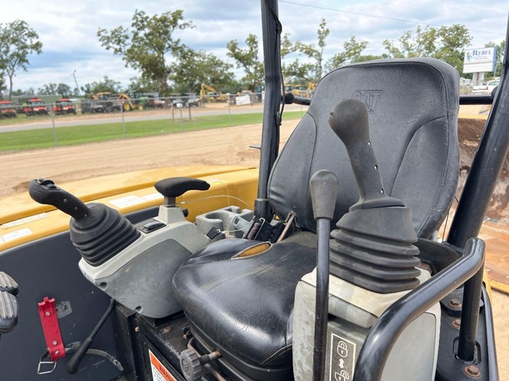 2016-caterpillar-305e2-cr-image-31