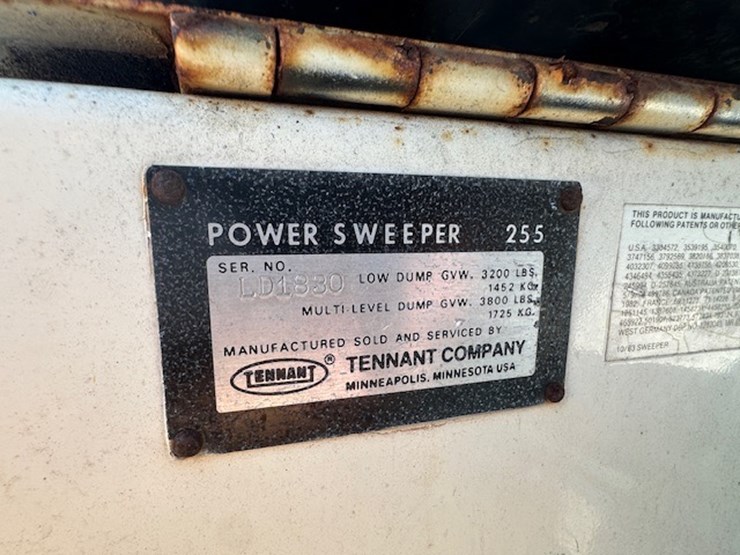 #2267-•-tennant-225-ride-on-sweeper-|-parts-or-repair-image-13