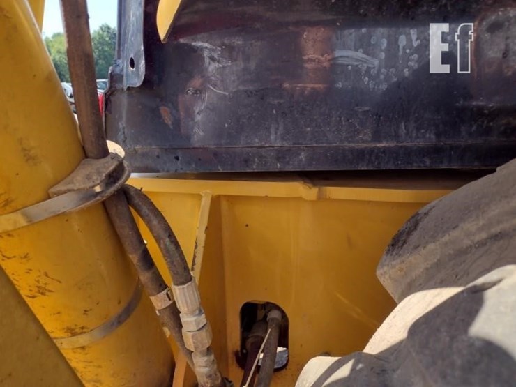 2004-caterpillar-420d-image-25