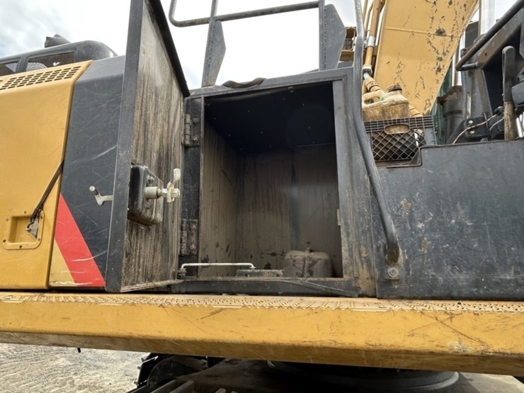 2018-caterpillar-548-image-51