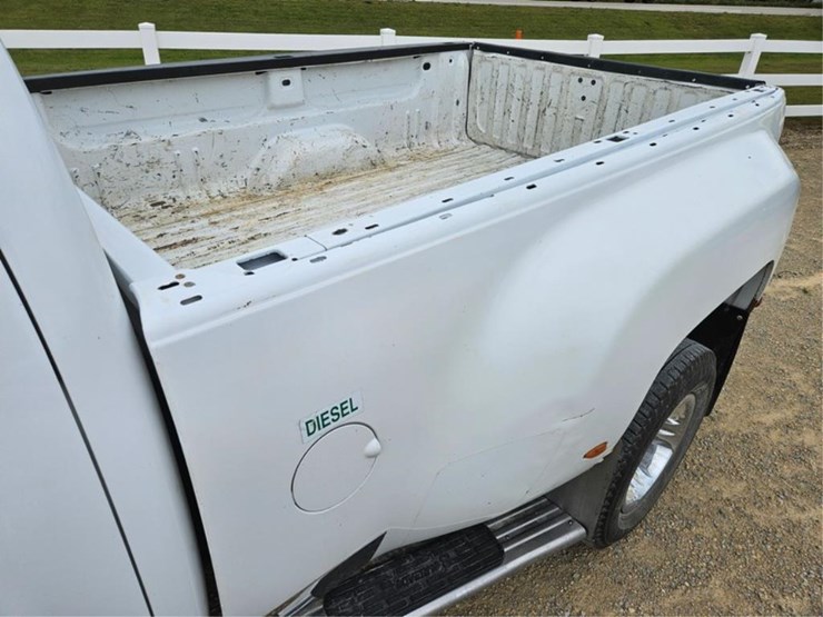2011-gmc-3500-image-12