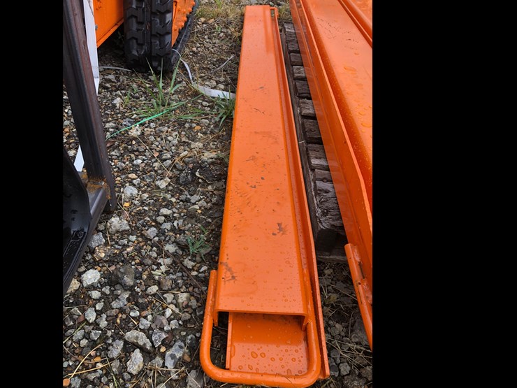#93-•-7’-pallet-fork-extensions-image-1