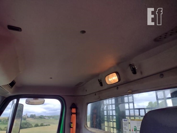 2019-18-freightliner-m2-106-rollback^title^-9506-image-15