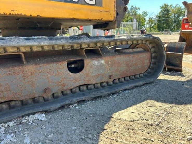 2015-deere-17g-image-40