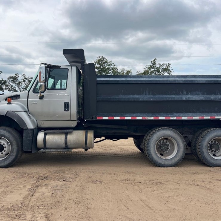 2003 INTERNATIONAL 7600