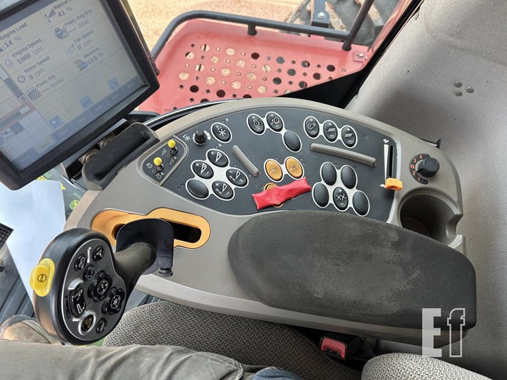 2015-case-ih-8240-image-78