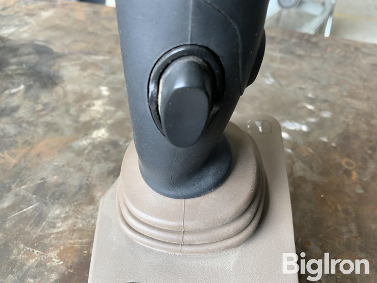 john-deere-re573554-command-arm-5-functional-joystick-control-image-12