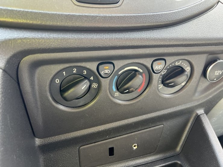 2015-ford-transit-image-28