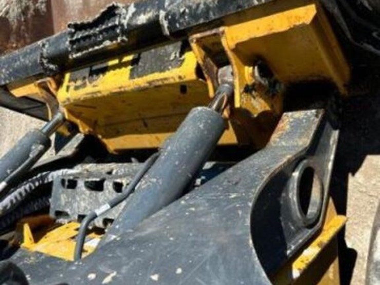 2022-deere-325g-image-33