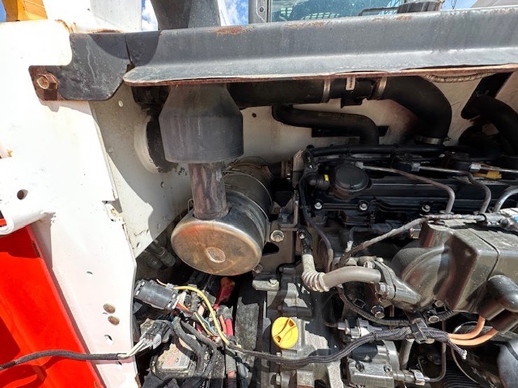 2016-bobcat-t740-image-37