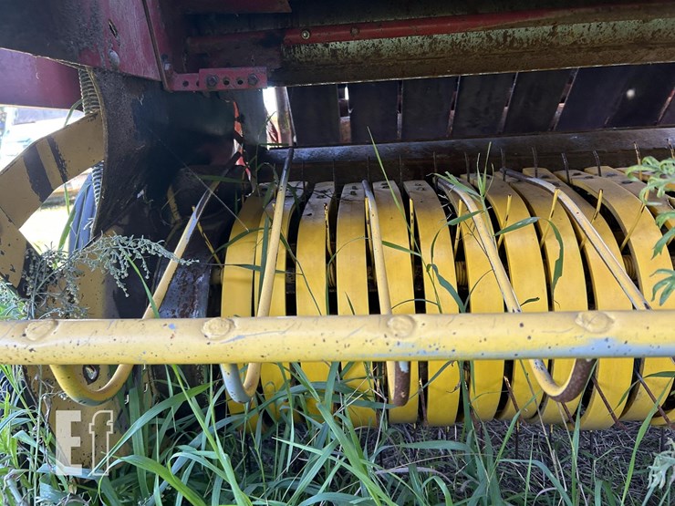 new-holland-660-image-12