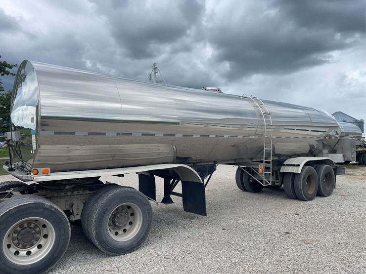 stainless-steel-7000-gallon-tanker-image-1