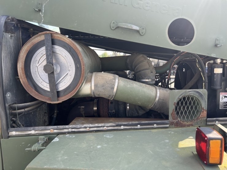 2009-am-general-m915a1-image-29