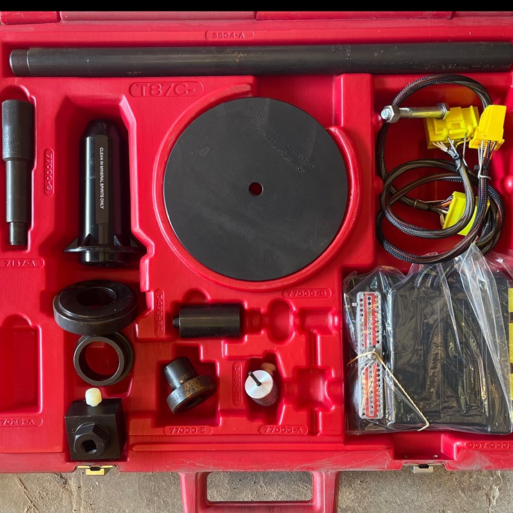 #2031 • ROTUNDA FORD ESSENTIAL SERVICE KIT
