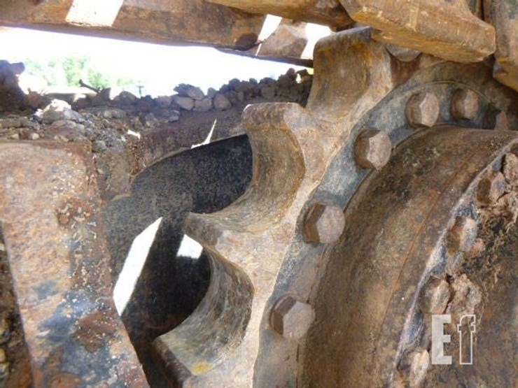 2011-deere-225d-lc-image-17