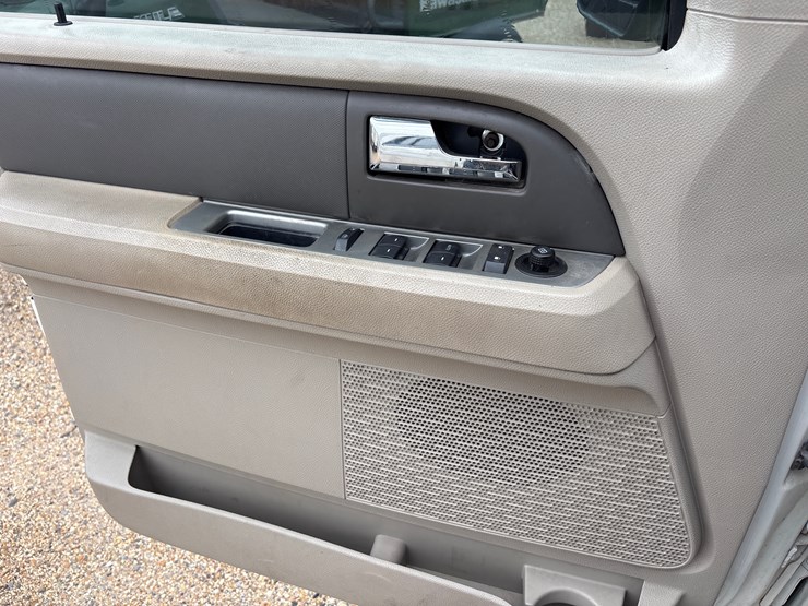 2008-ford-expedition-xlt-image-11