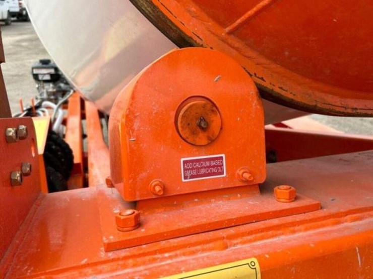 2024-1.5-cubic-meter-tow-behind-tri/a-concrete-fil-image-35