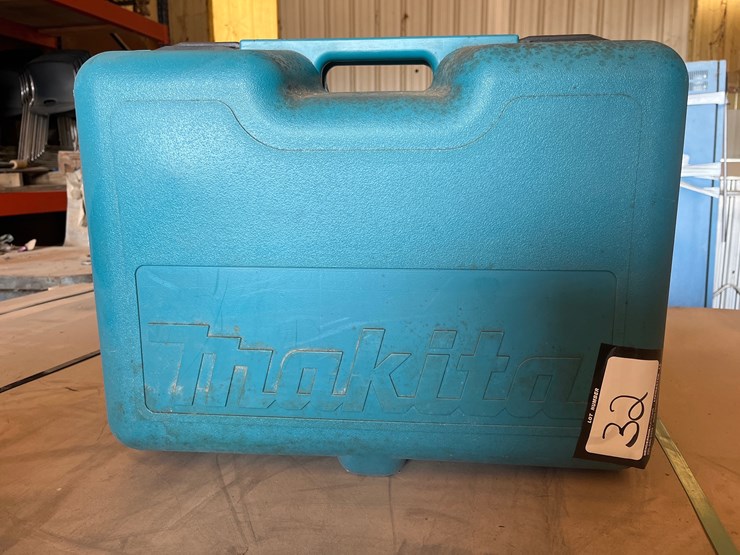 #32-•-makita-combo-set-drill-and-saw-image-2
