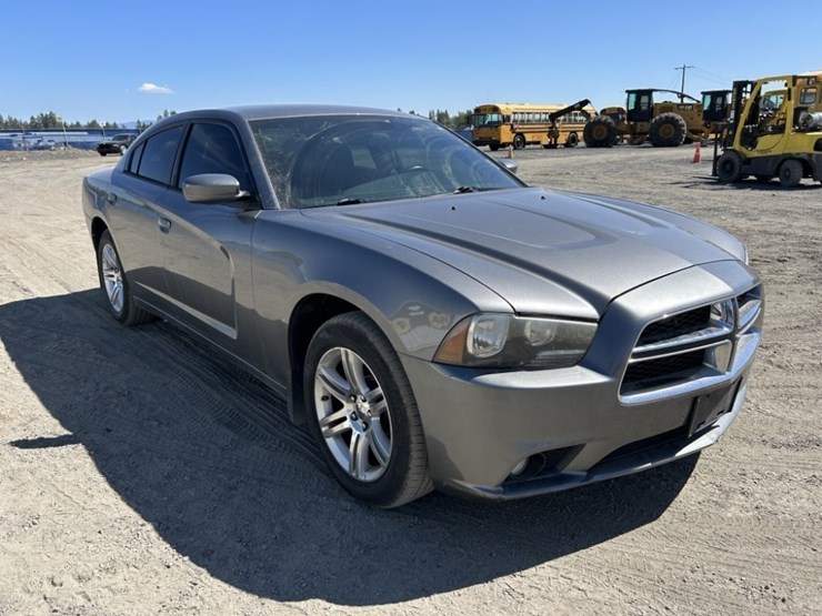 2011-dodge-charger-sedan-image-7
