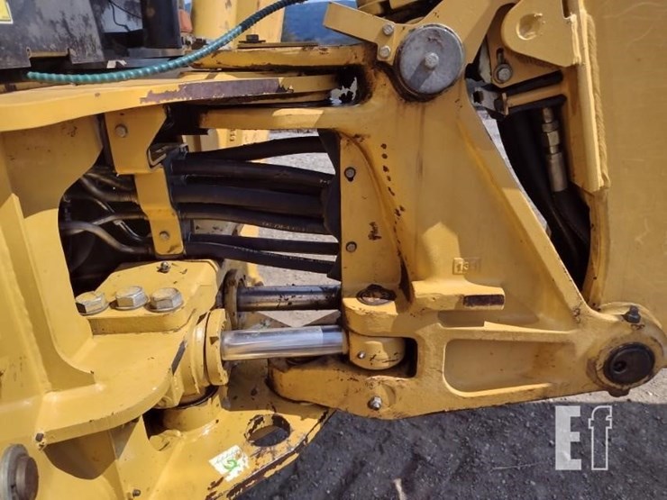 2004-caterpillar-420d-image-29
