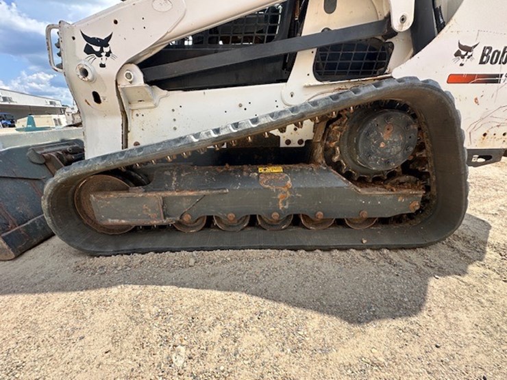 2016-bobcat-t740-image-12