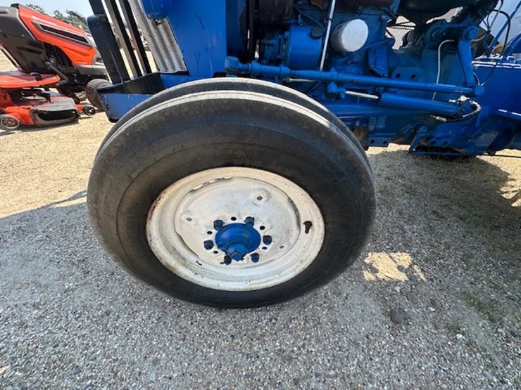 ford-2910-image-30