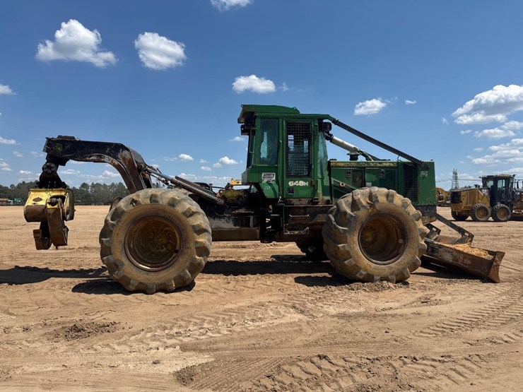 2010-deere-648h-image-5