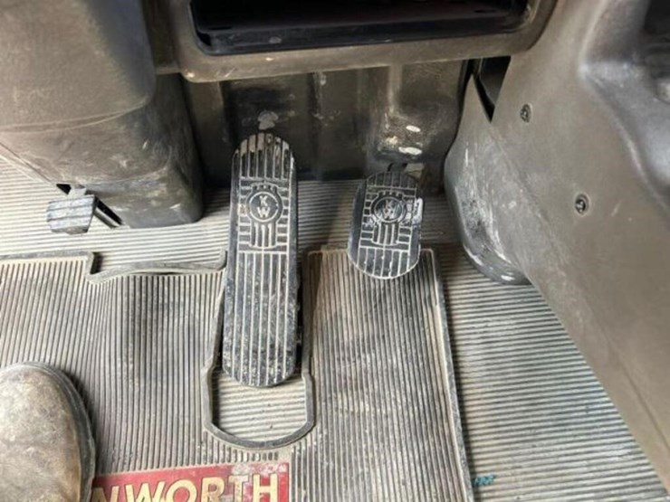 2022-kenworth-t800-image-24