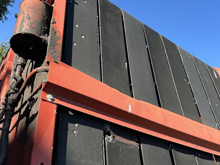 new-holland-660-image-29