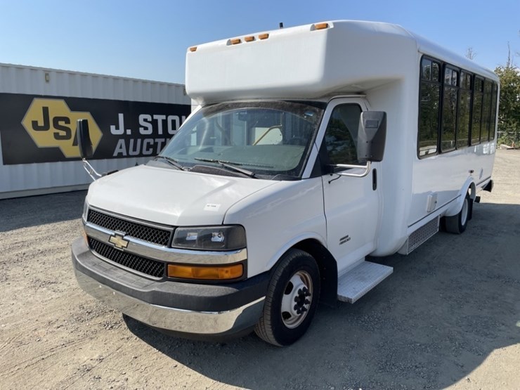 2014-chevrolet-express-paratransit-bus-image-1