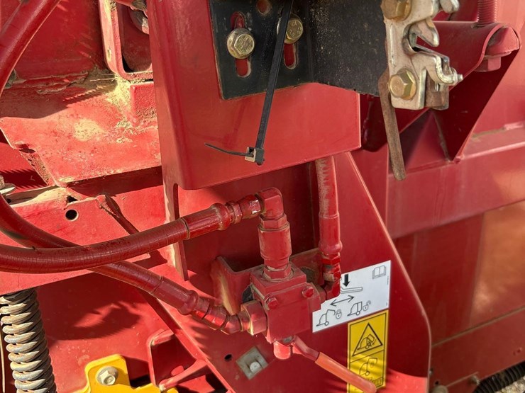 2015-new-holland-roll-belt-560-image-49