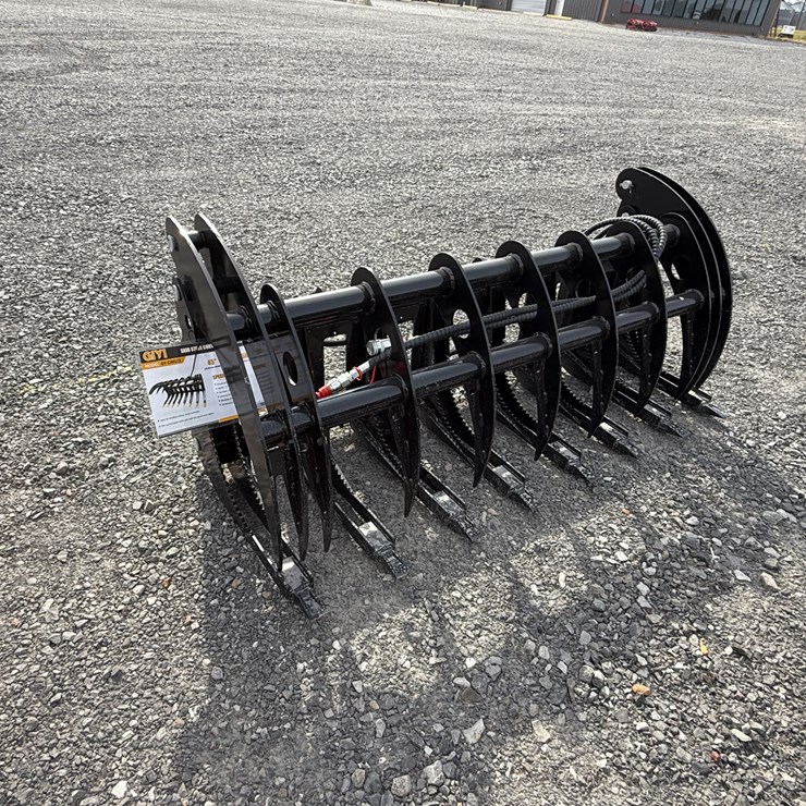 #2000 • #26335 • Unused GIYI 72" Skid Steer Curbed Log Grabber CHXZMQ722507102
