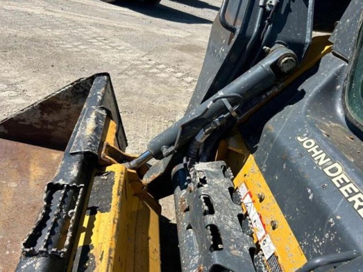 2022-deere-325g-image-37
