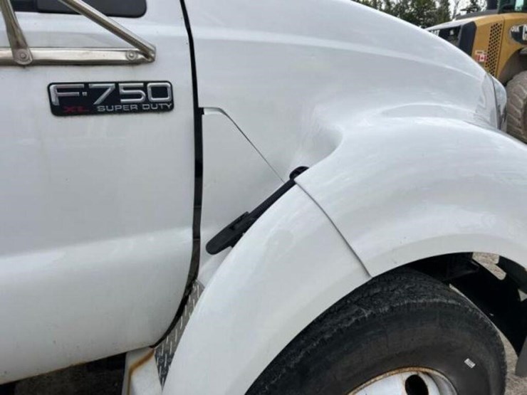 2013-ford-f750-xl-image-43