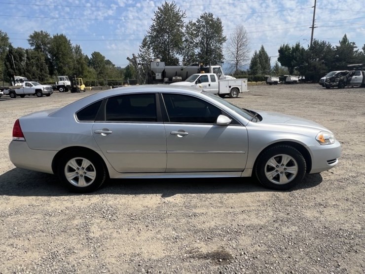 2013-chevrolet-impala-sedan-image-3