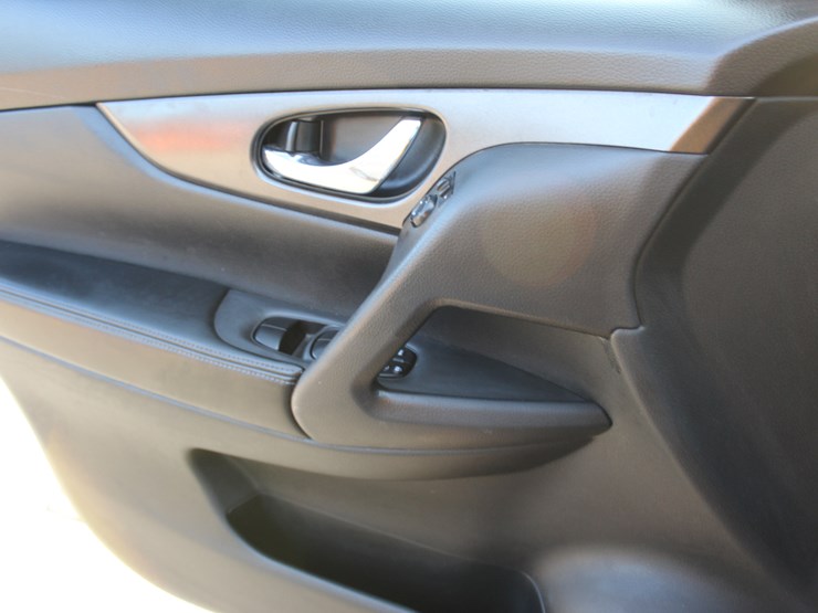 2016-nissan-rogue-image-13