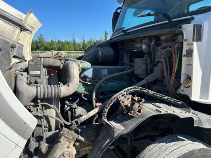 2013-volvo-t/a-hiway-tractor---day-cab-4v4nc9egxdn-image-28