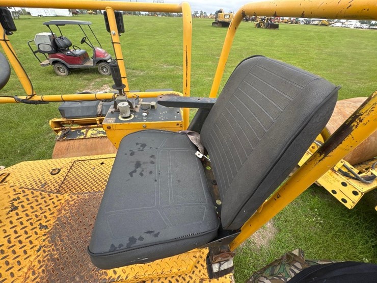 caterpillar-cb-434-image-15