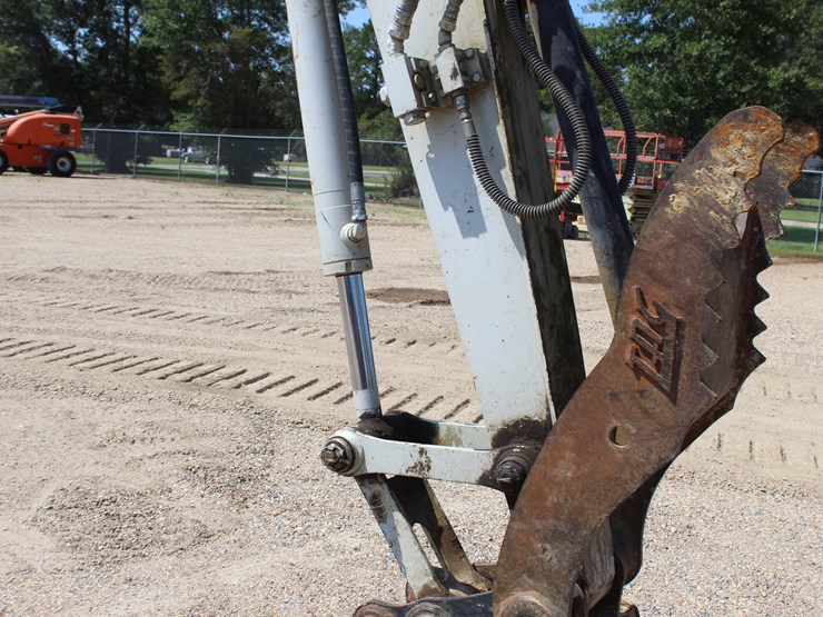 2018-takeuchi-tb260-image-8