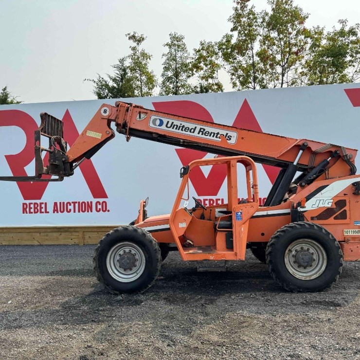 2013 JLG 8042