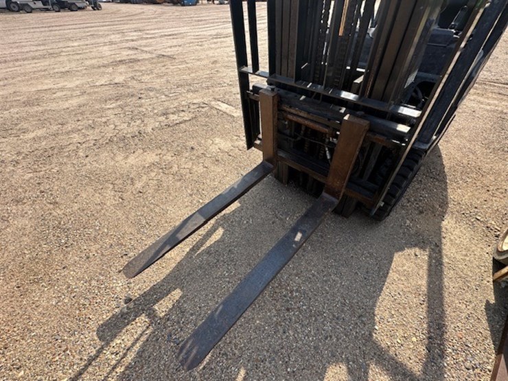 #2074-•-nissan-forklift-image-11