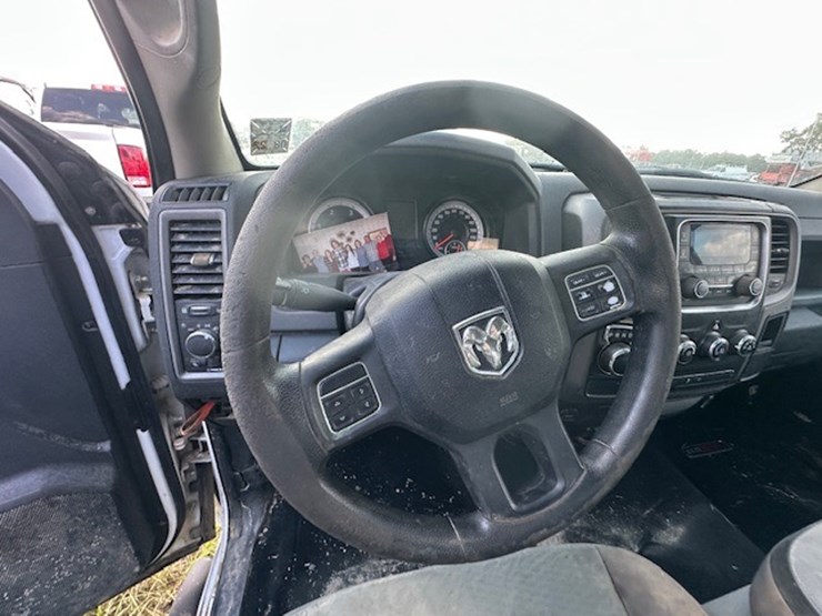 2015-dodge-1500-image-38