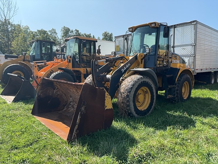 2015-deere-344k-image-1