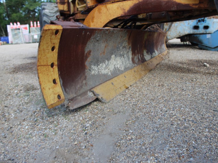 caterpillar-12-image-9