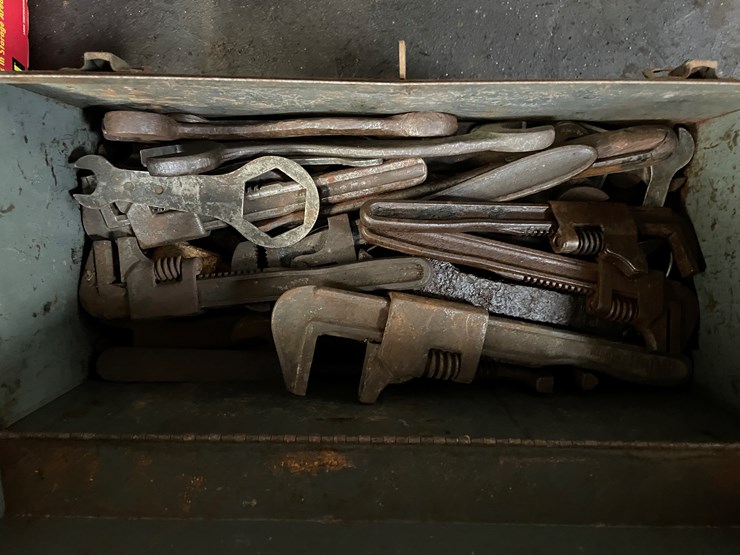 #8411-•-vintage-hand-tools-in-hard-case-image-4