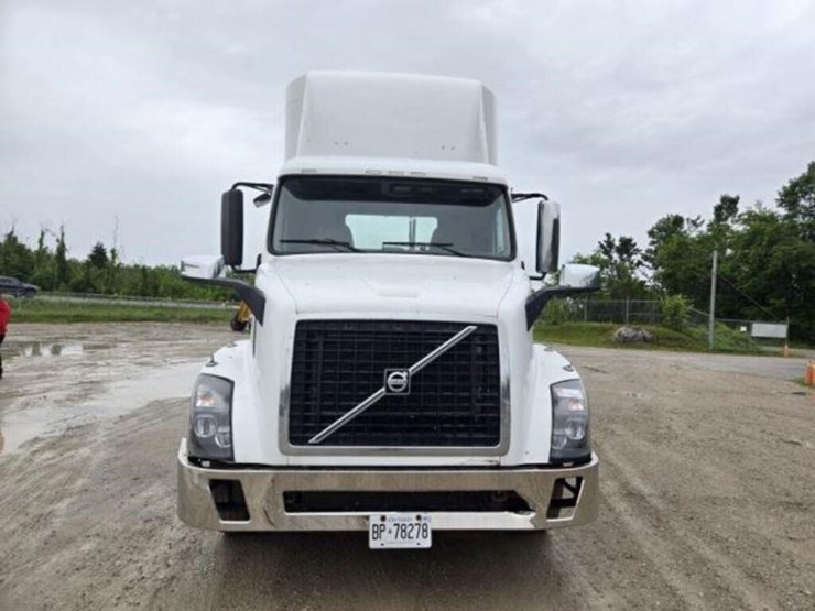 2012-volvo-d13-t/a-hiway-tractor---day-cab-4v4nc9e-image-2