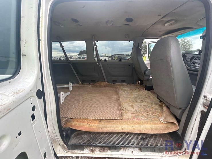 2005-ford-cargo-image-18