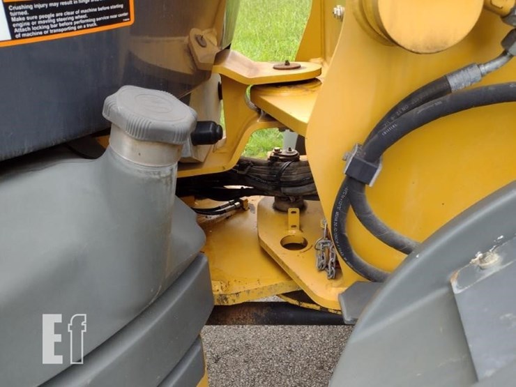 2017-deere-244kii-image-24