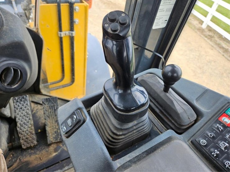 2012-deere-624k-image-52
