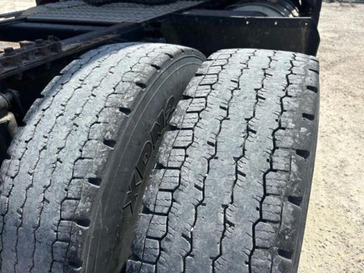 2015-volvo-t/a-hiway-tractor---sleeper-4v4nc9eh5fn-image-43